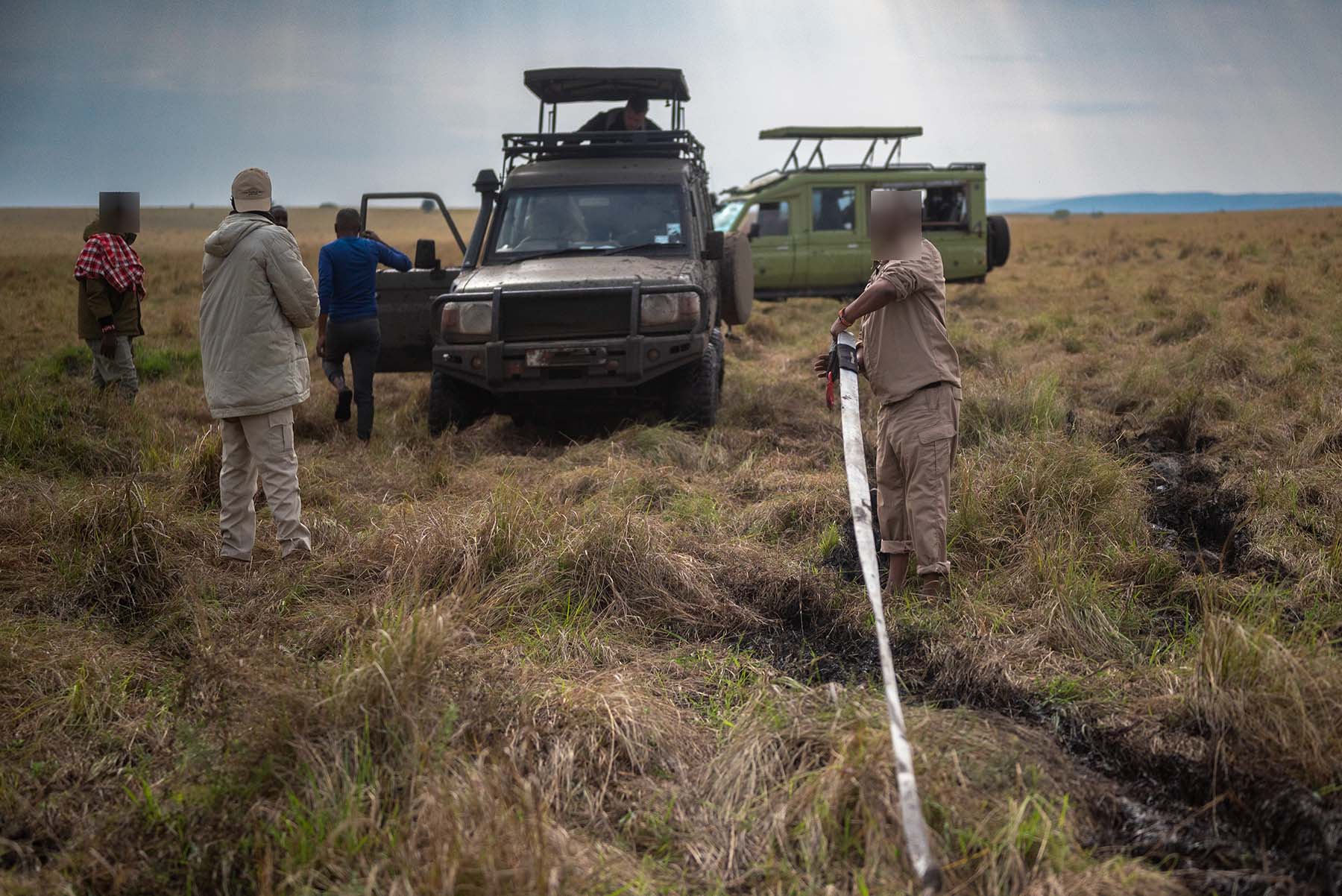 Vorbereitungen Abschleppaktion in Masai Mara Kenia