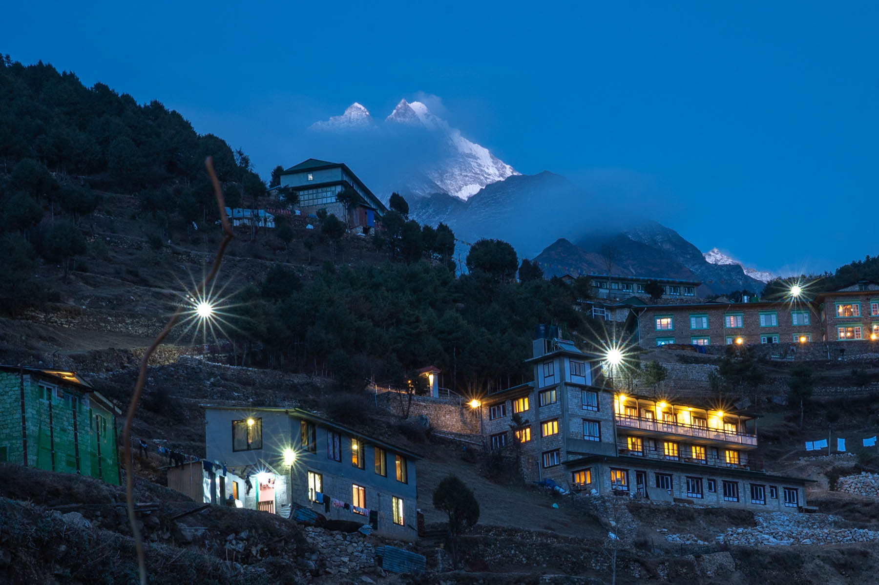 Blaue Stunde in Namche Bazar Nepal