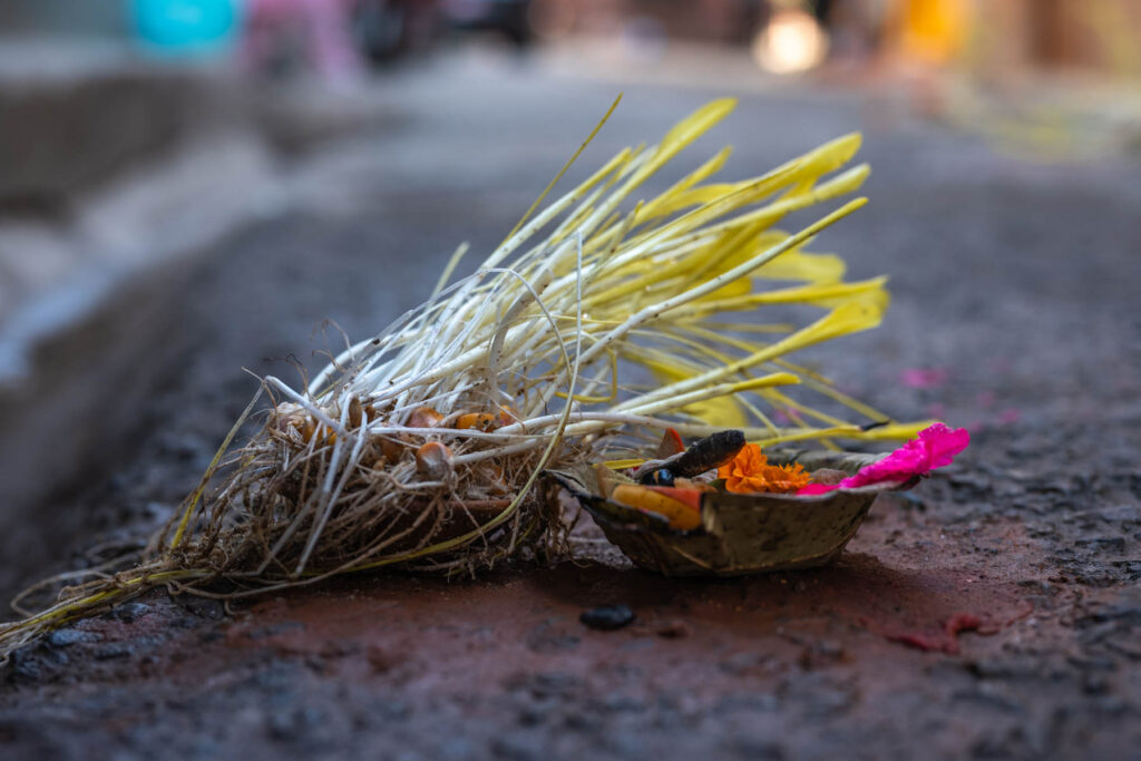 Hinduismus: Opfergabe Diwali Fest Kathmandu