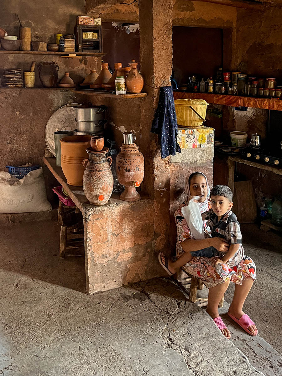 Portrait Kinder Traditionelles Berberhaus im Ourikatal Marokko