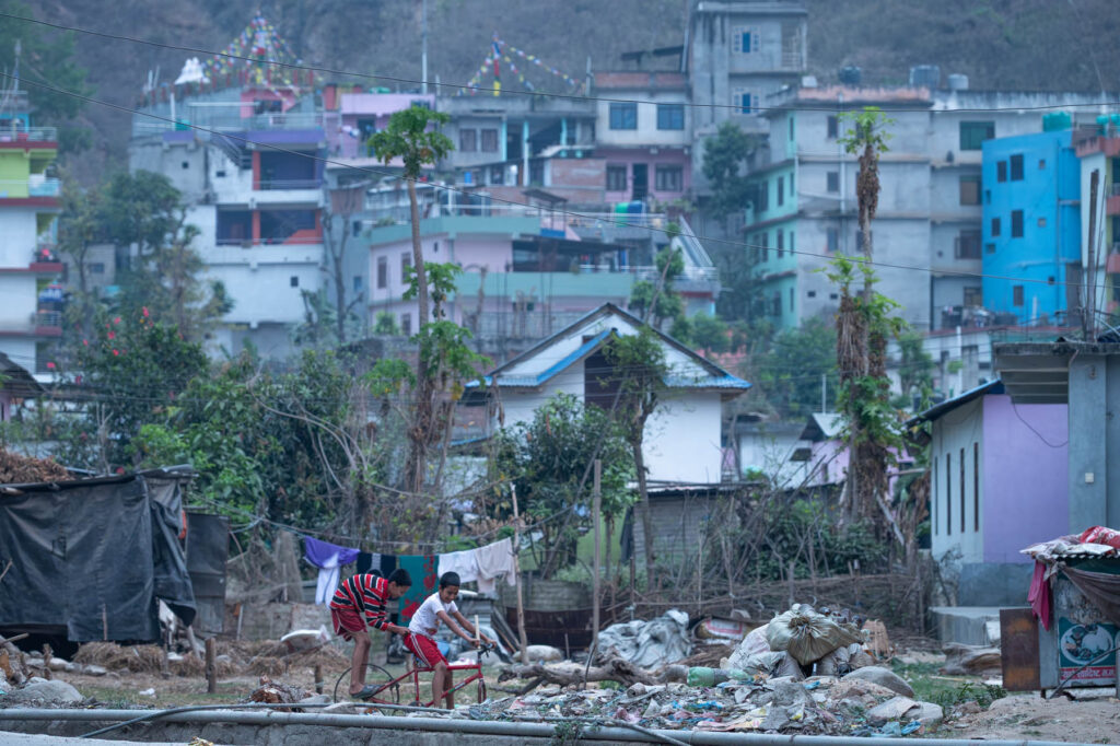 Kinder spielen in Ramecchap Nepal