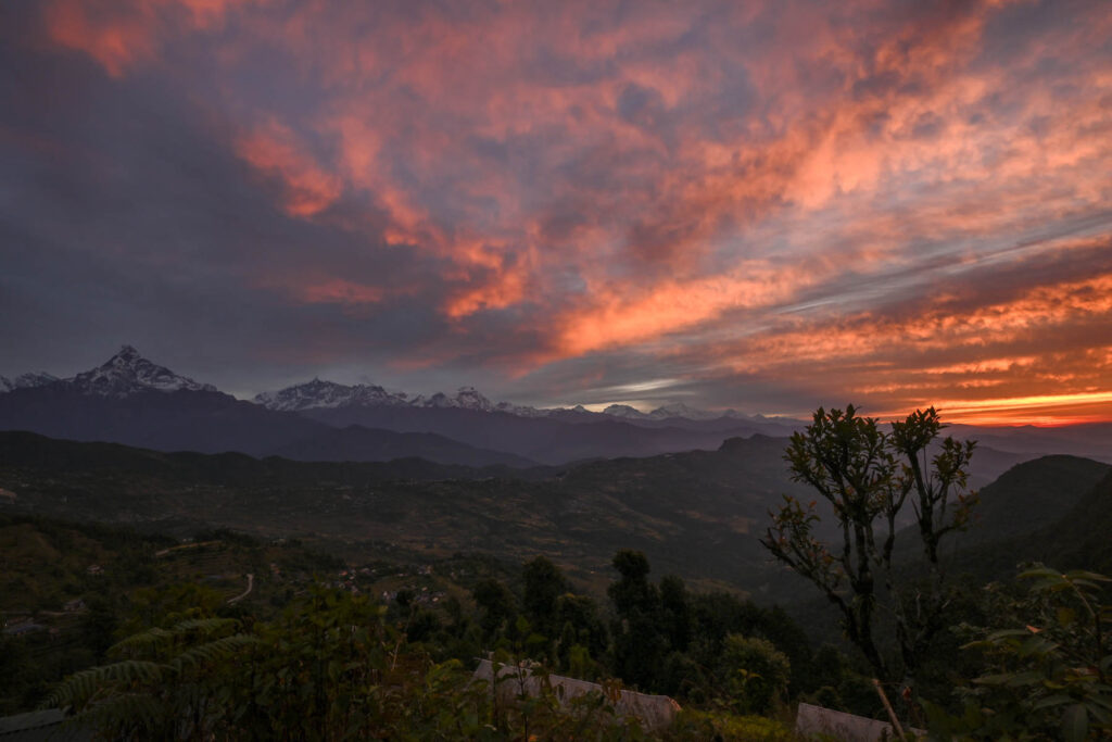 Sonnenuntergang vor dem Annapurna Himal in Nepal