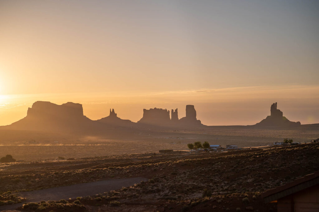 Monument Valley im Sonnenaufgang USA